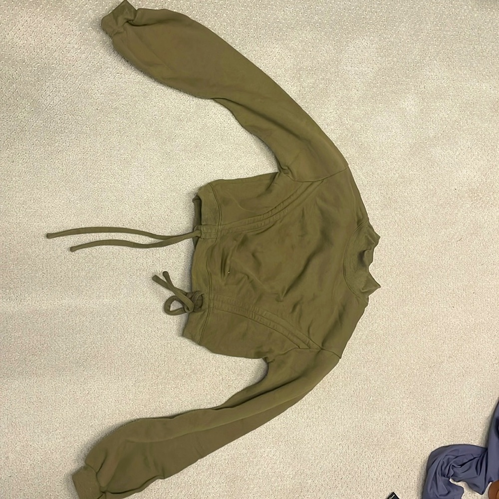 Brownish green mock neck cropped with balloon sleeves athletic top